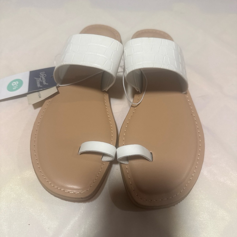 White and Tan Universal trade  Women's Sandals Size 8,5